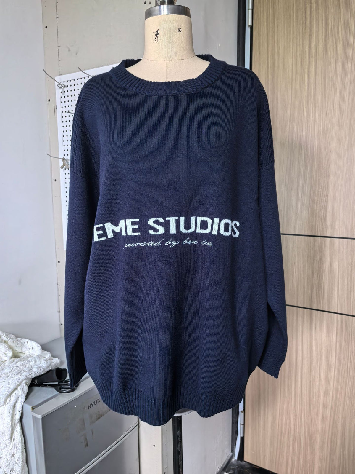 Women's Oversized Graphic Crew Neck Knit Sweater