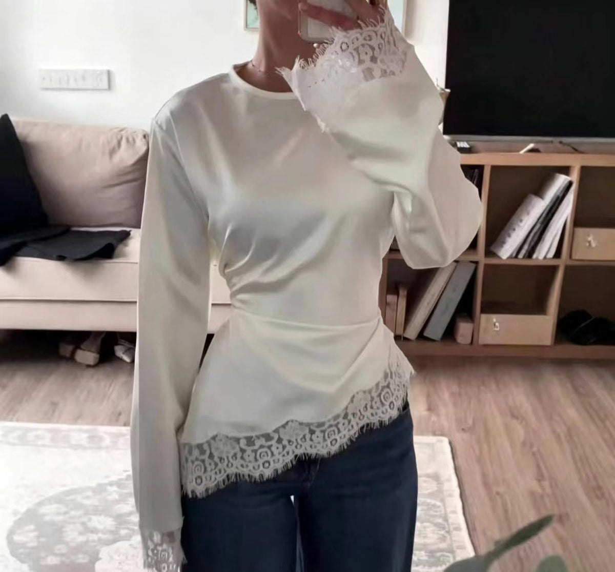 Women's Lace Hem Long Sleeve Fitted Casual Top