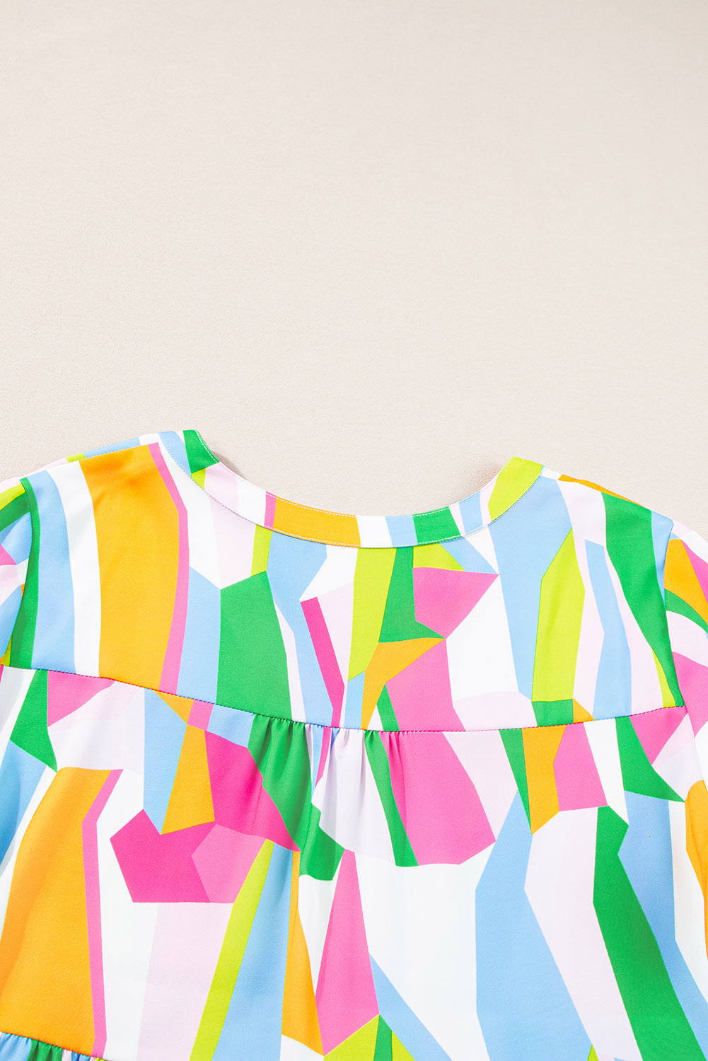 Green Abstract Print Tiered V Neck Ruffle Sleeve Dress