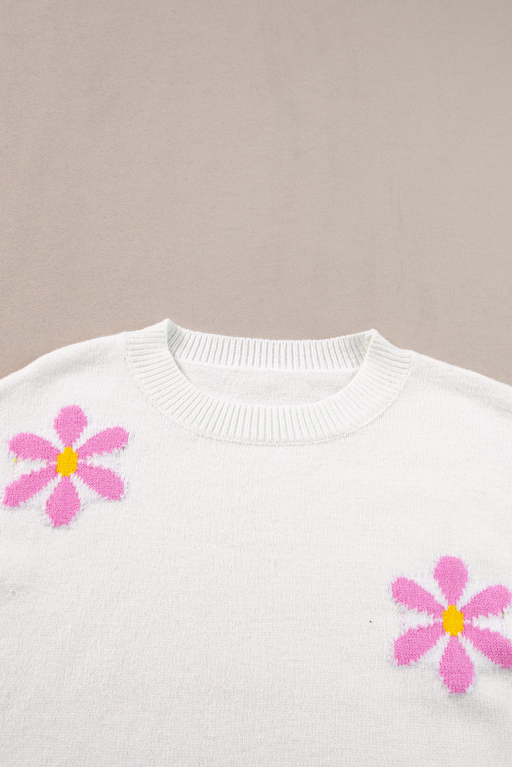 White Flower Pattern Ribbed Edge Elegant Sweater