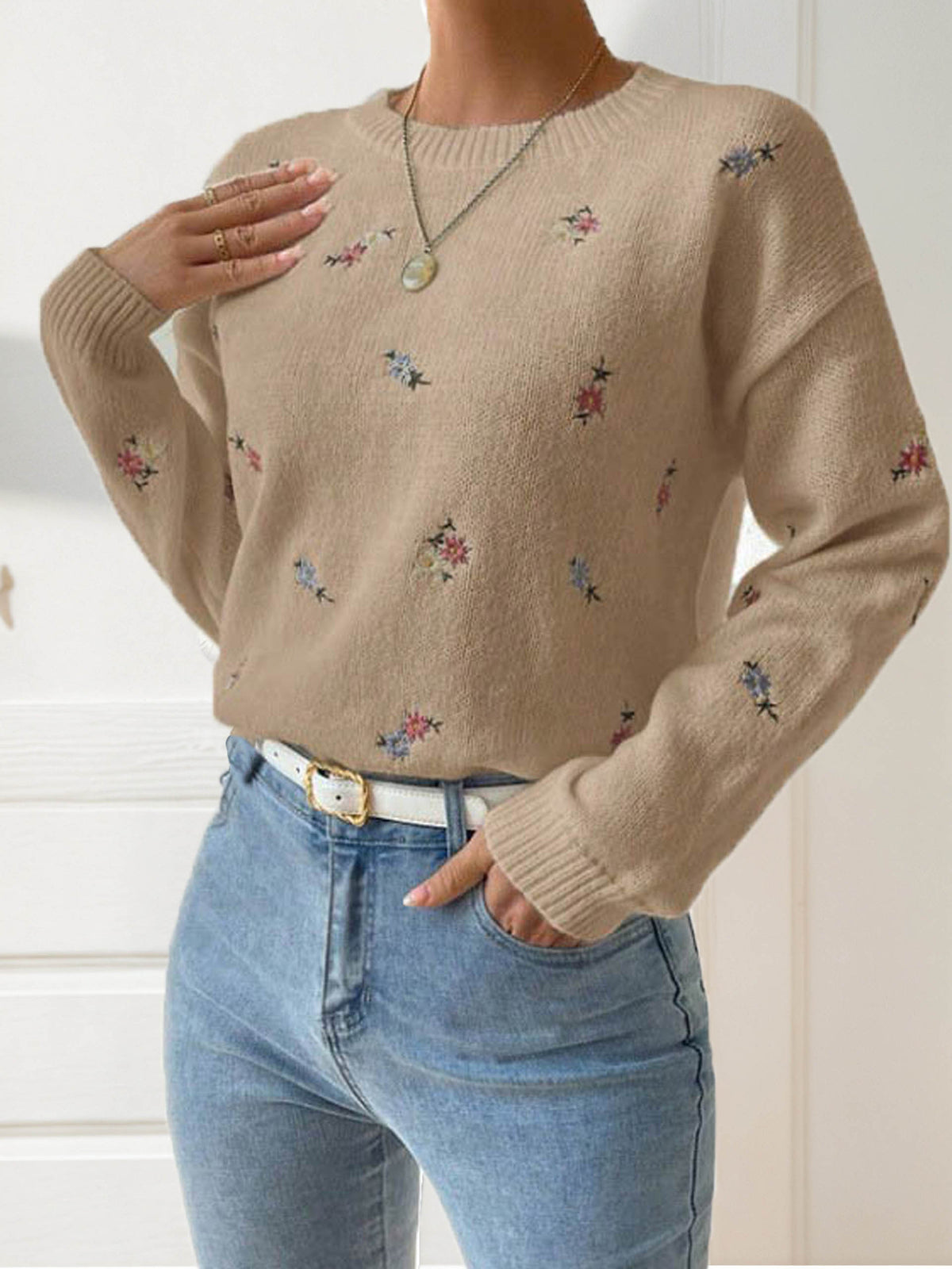 Women's Floral Embroidered Crew Neck Knit Pullover Sweater