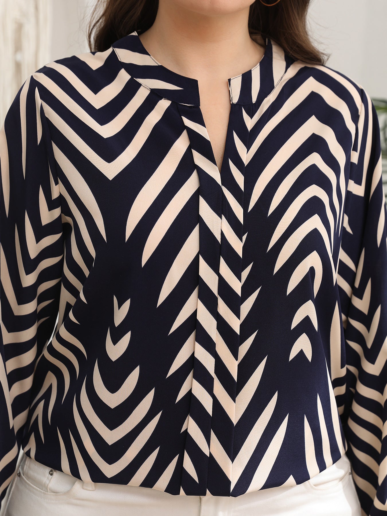 Geometric Print Plus Size V Neck Long Sleeve Blouse