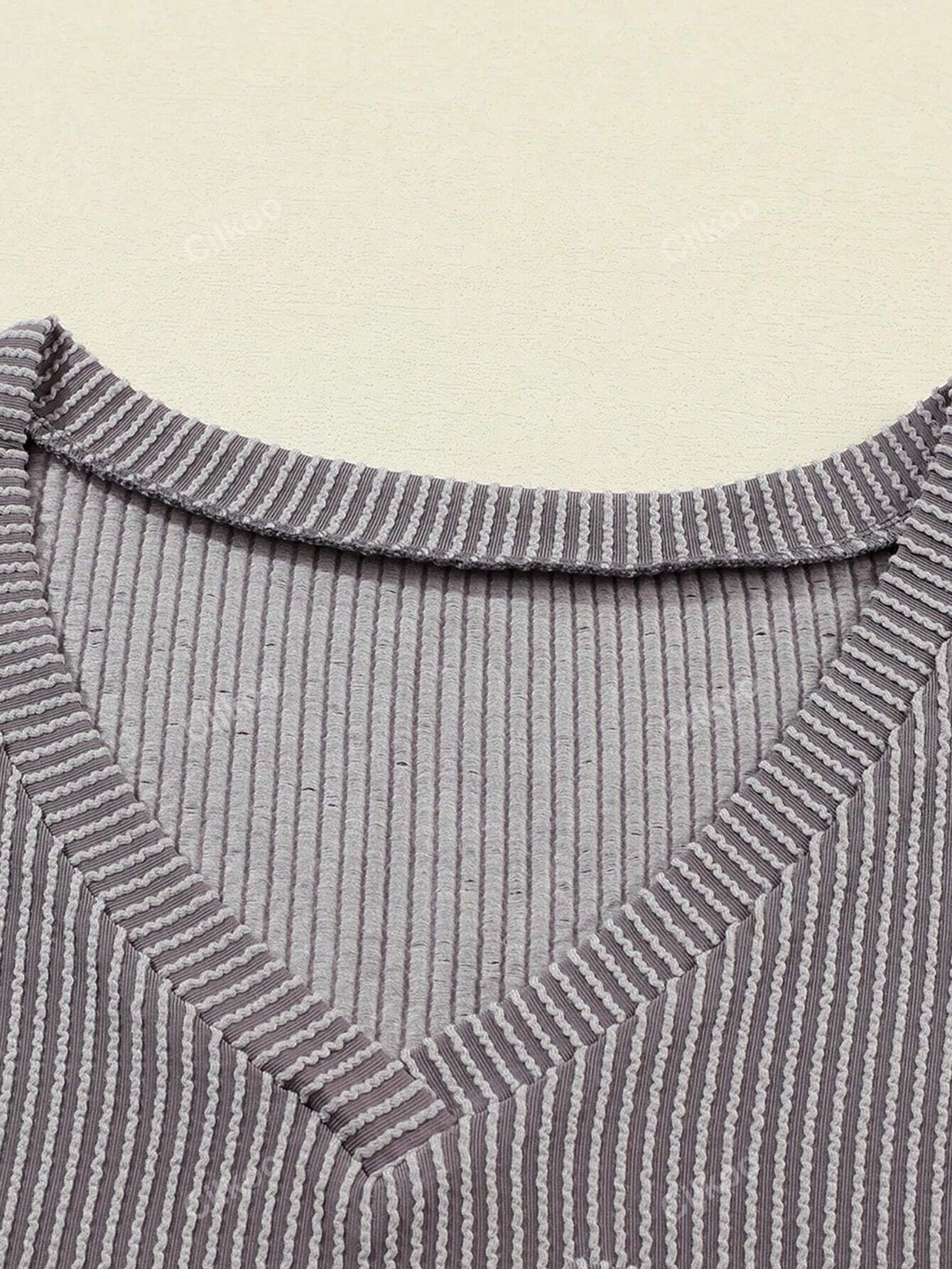 Women’s Ribbed V Neck Short Sleeve Pocket Tee