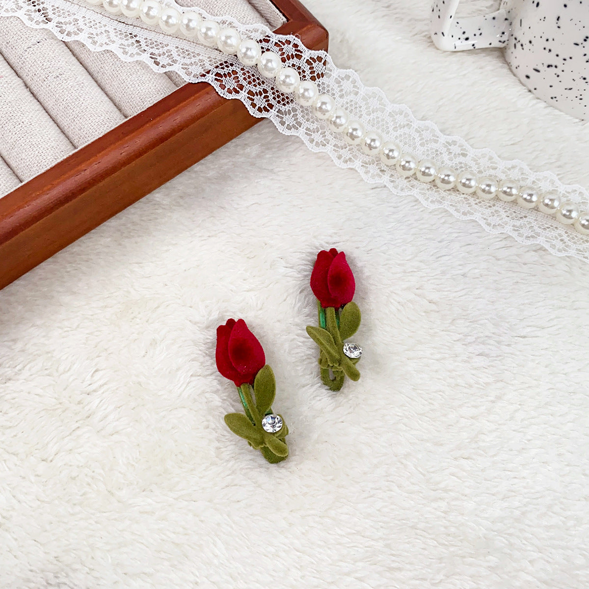 Velvet Tulip Claw Clips Pearl Hair Barrettes