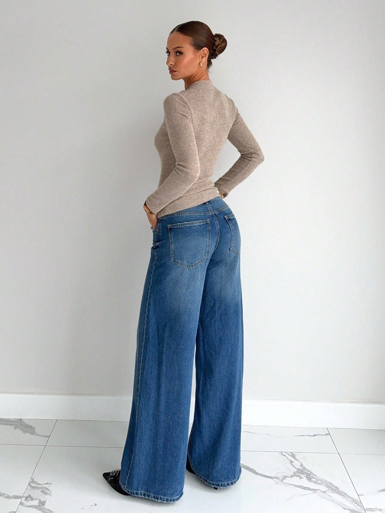 Ribbed Knit Metal Buckle Ruched Slim Fit Long Sleeve Top
