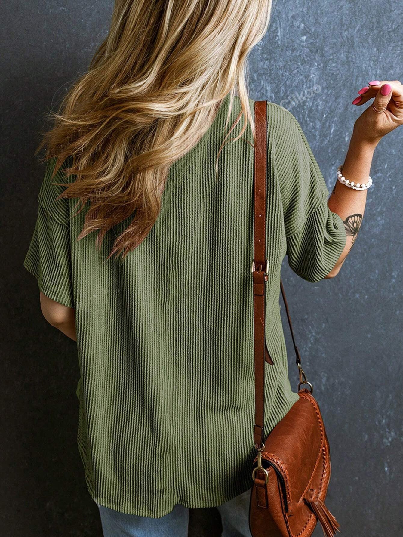 Women’s Ribbed V Neck Short Sleeve Pocket Tee