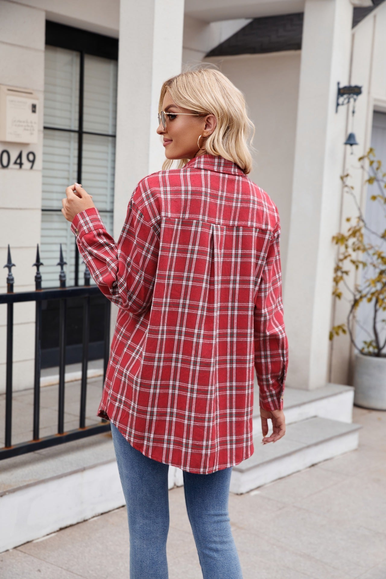 Women’s Casual Plaid Shirt with Pockets Loose Fit Fashion Top