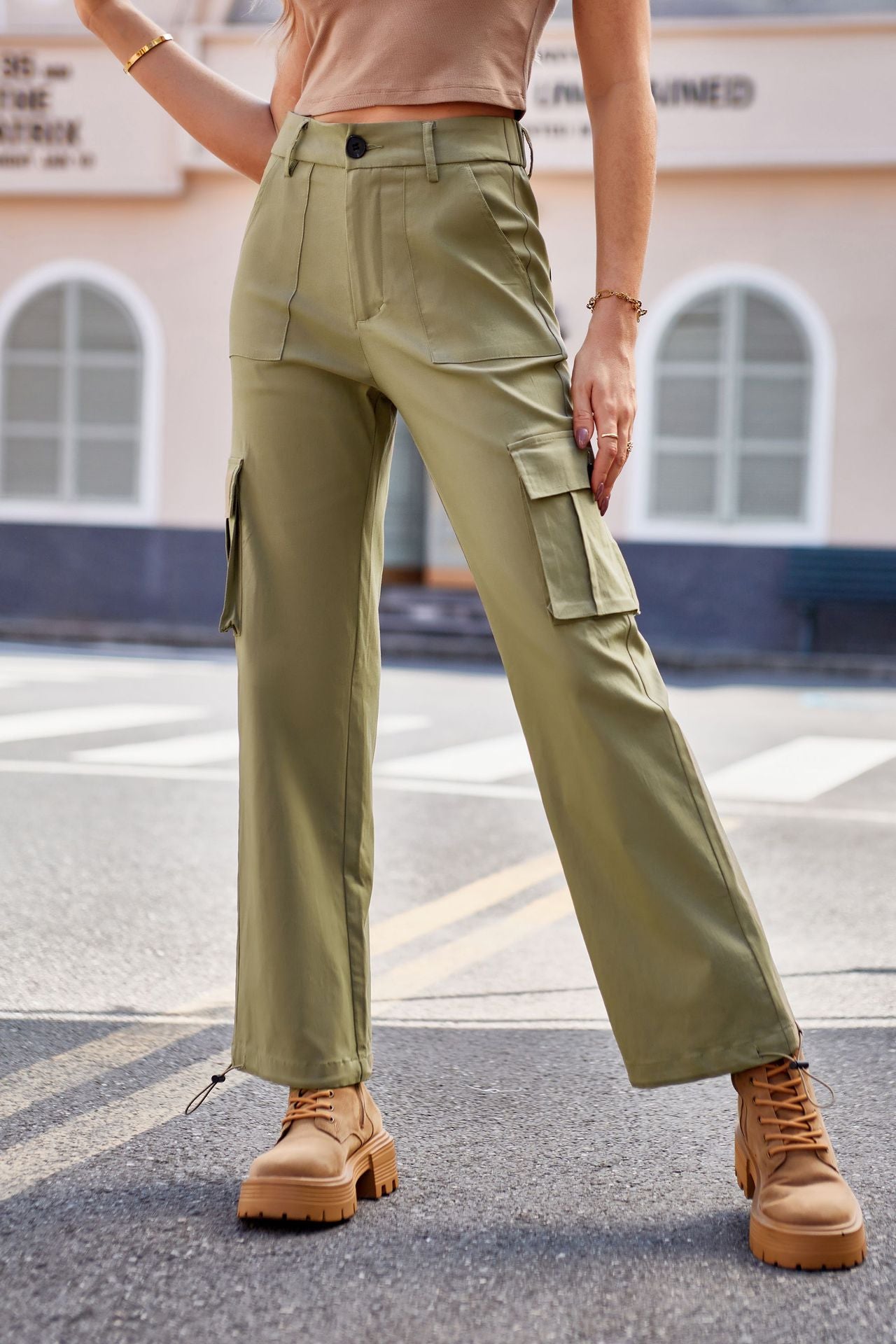 Women's High-Waisted Cargo Pants - Utility Workwear with Pockets