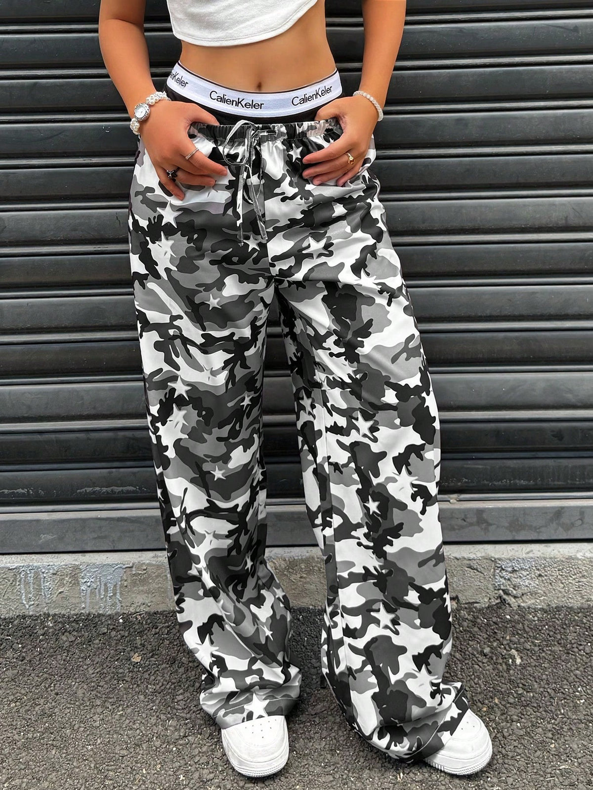Women's Camo Low Rise Baggy Straight Leg Pants