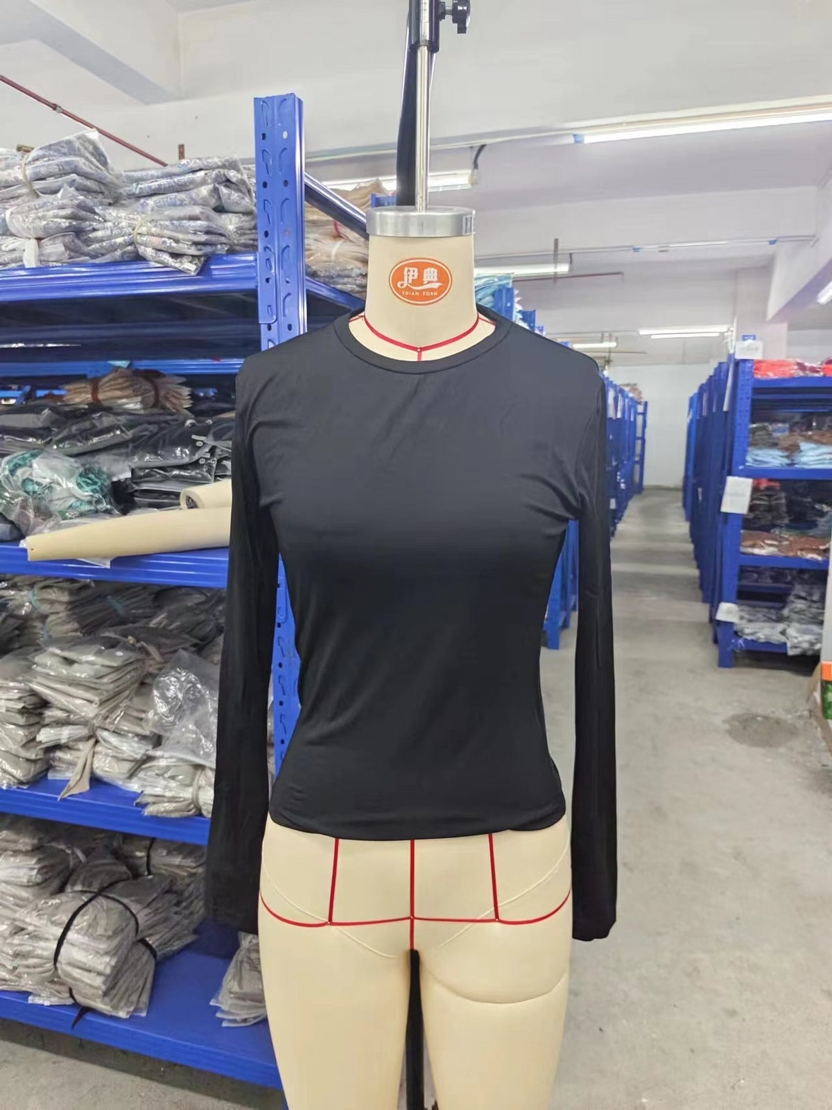 Women's Fitted Long Sleeve Crop Top Round Neck Basic Tee