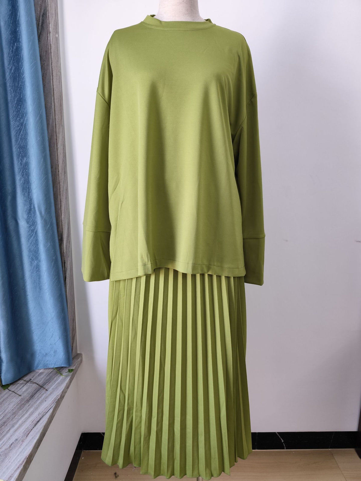 Women Oversized Sweatshirt Pleated Maxi Skirt Set