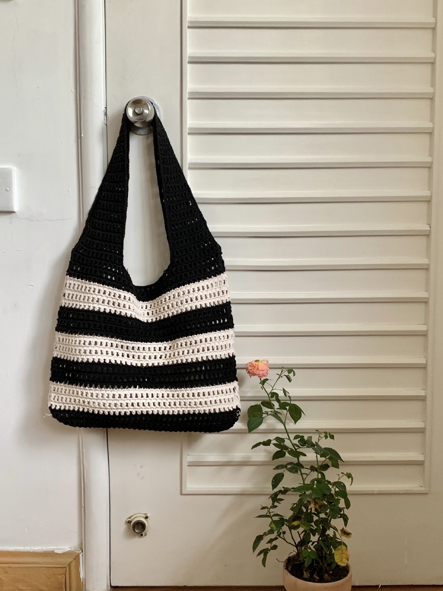 Women's Striped Knitted Bag Hollowed Out Handbag Shoulder Bag Crochet Knitting Beach Bag