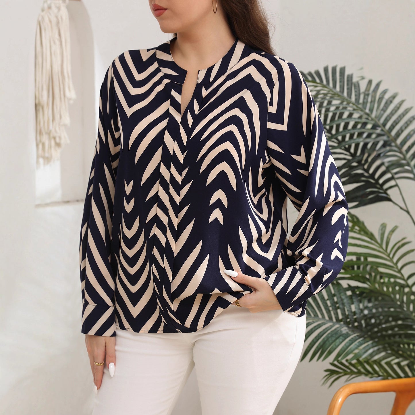 Geometric Print Plus Size V Neck Long Sleeve Blouse