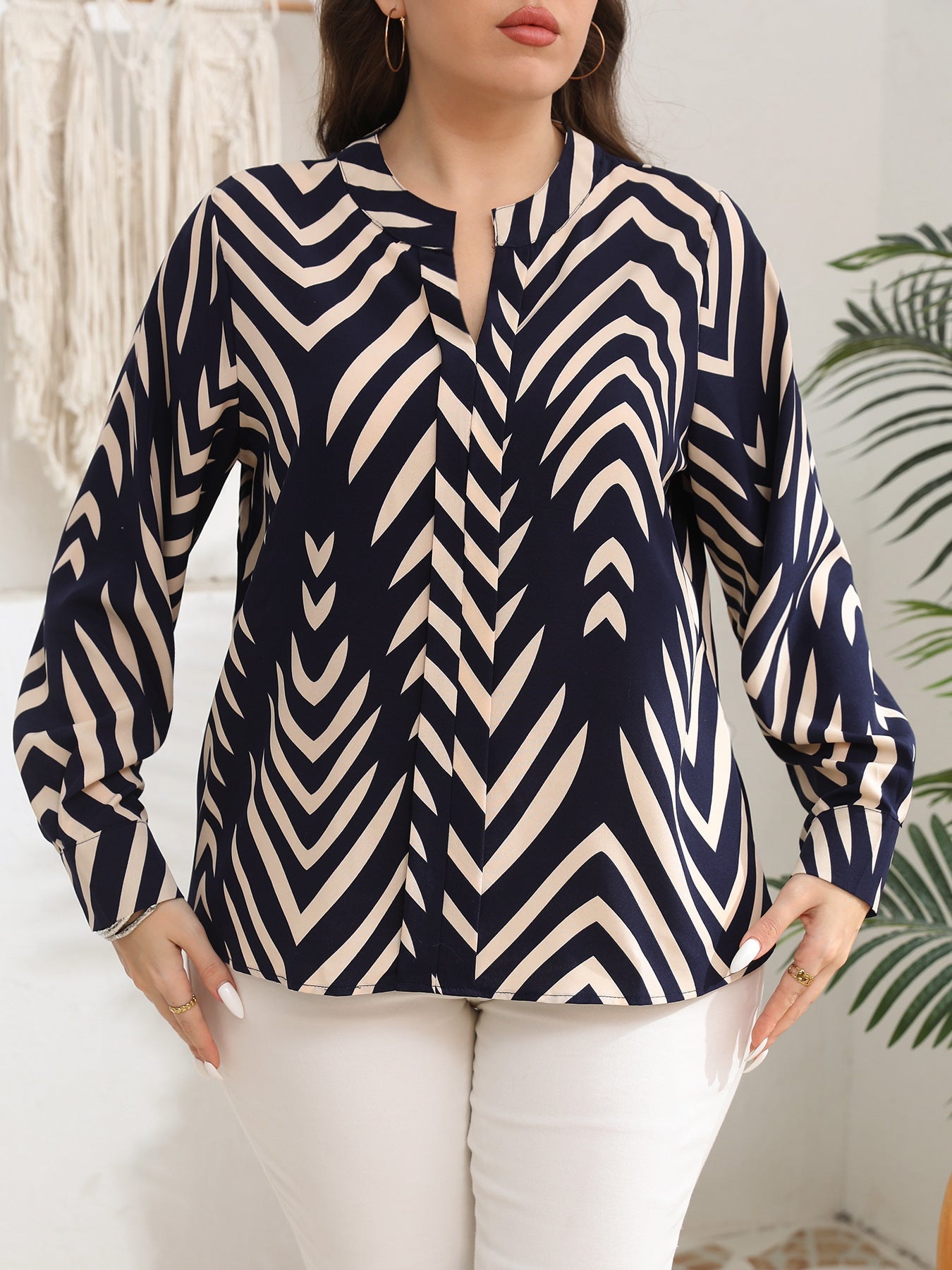 Geometric Print Plus Size V Neck Long Sleeve Blouse