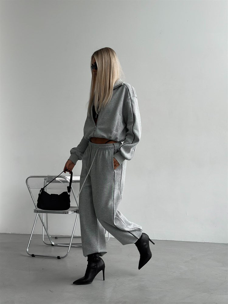 Women's Zip-Up Hoodie & Joggers 2 Piece Matching Set