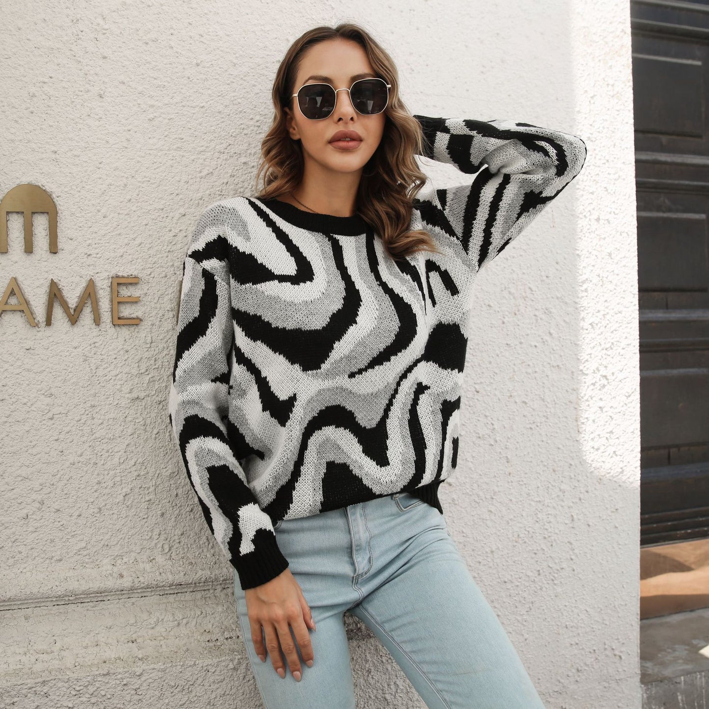 Women's Oversized Abstract Wave Crew Neck Sweater