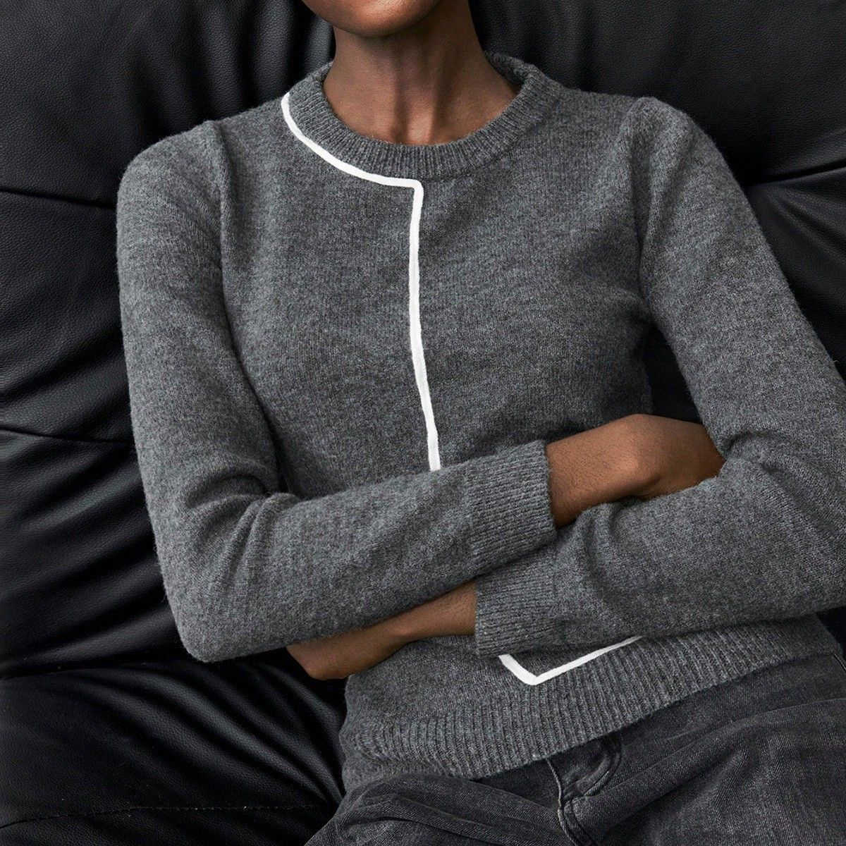 Women's Contrast Trim Crew Neck Knit Sweater